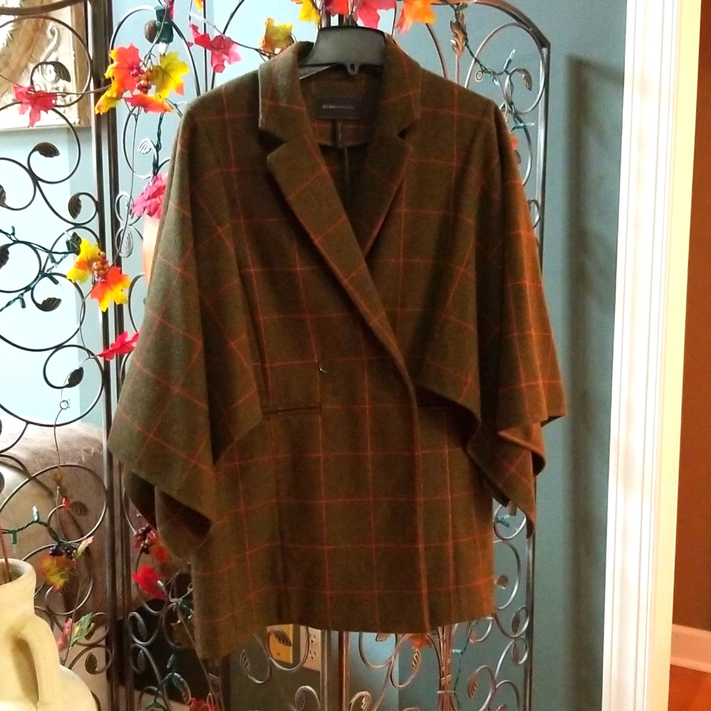 BCBGMAXAZARIA CAPE/JACKET SZ. M